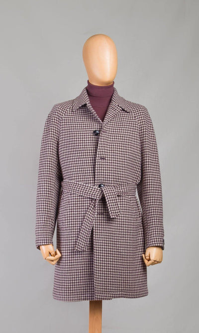Trend da uomo AI20: Il cappotto oversize con disegni classici.