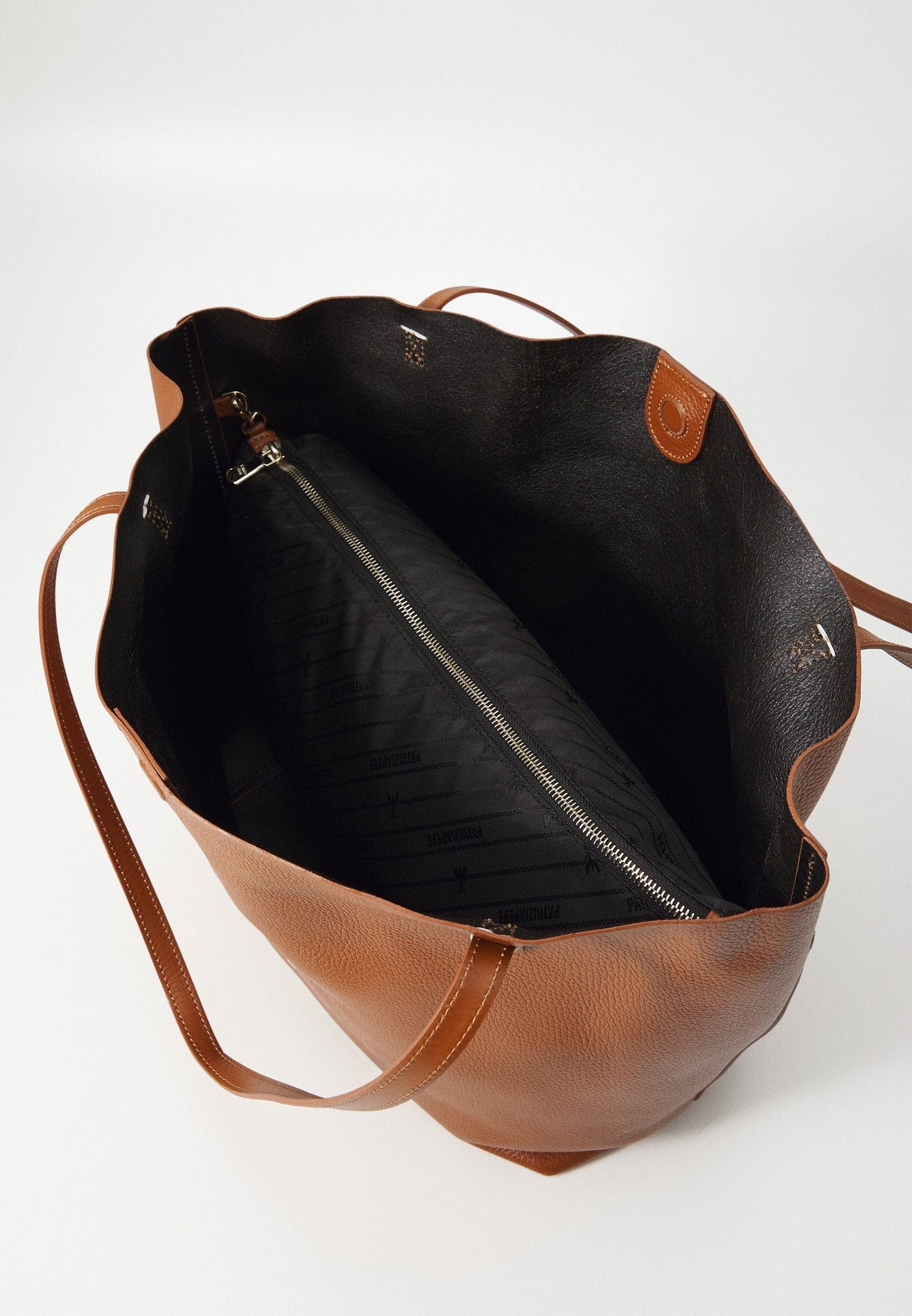 Patrizia Pepe Borsa shopping Never Complete in pelle martellata