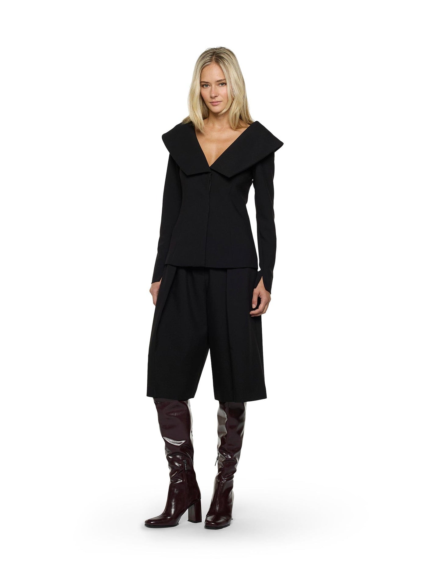 Simona Corsellini Giacca aderente in crëpe dorata con collo oversize