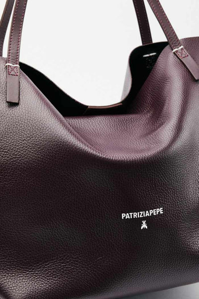 Patrizia Pepe Borsa shopping Never Complete in pelle martellata