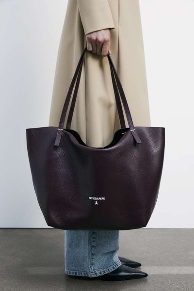 Patrizia Pepe Borsa shopping Never Complete in pelle martellata