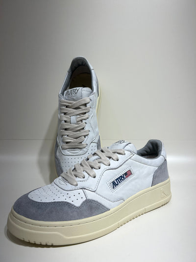 Autry Medalist Low Man Goat Suede White Grey