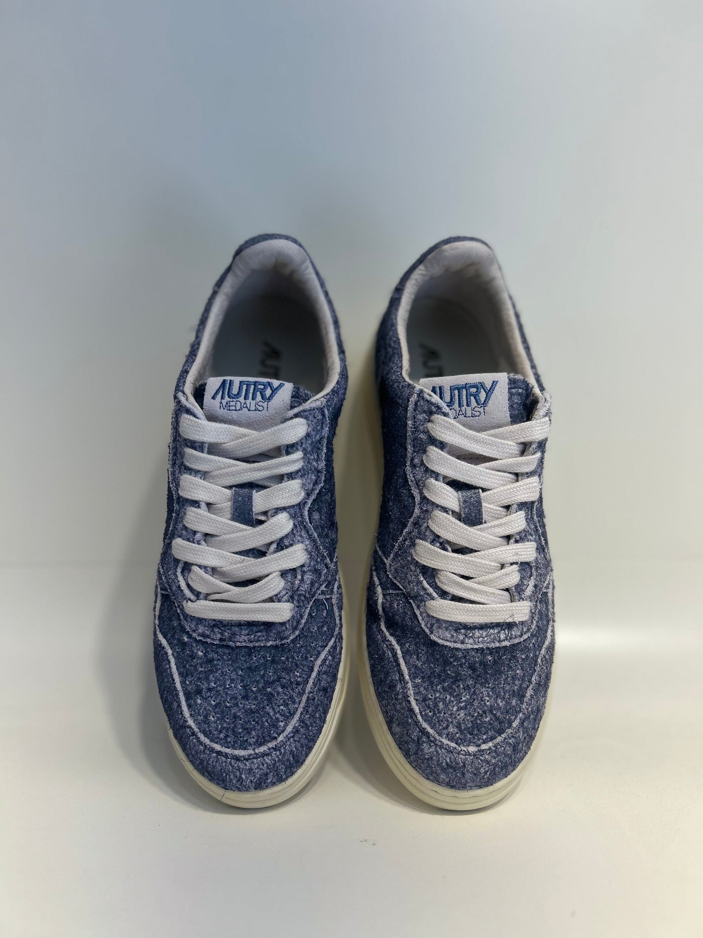 Autry Medalist Low Man Suede China