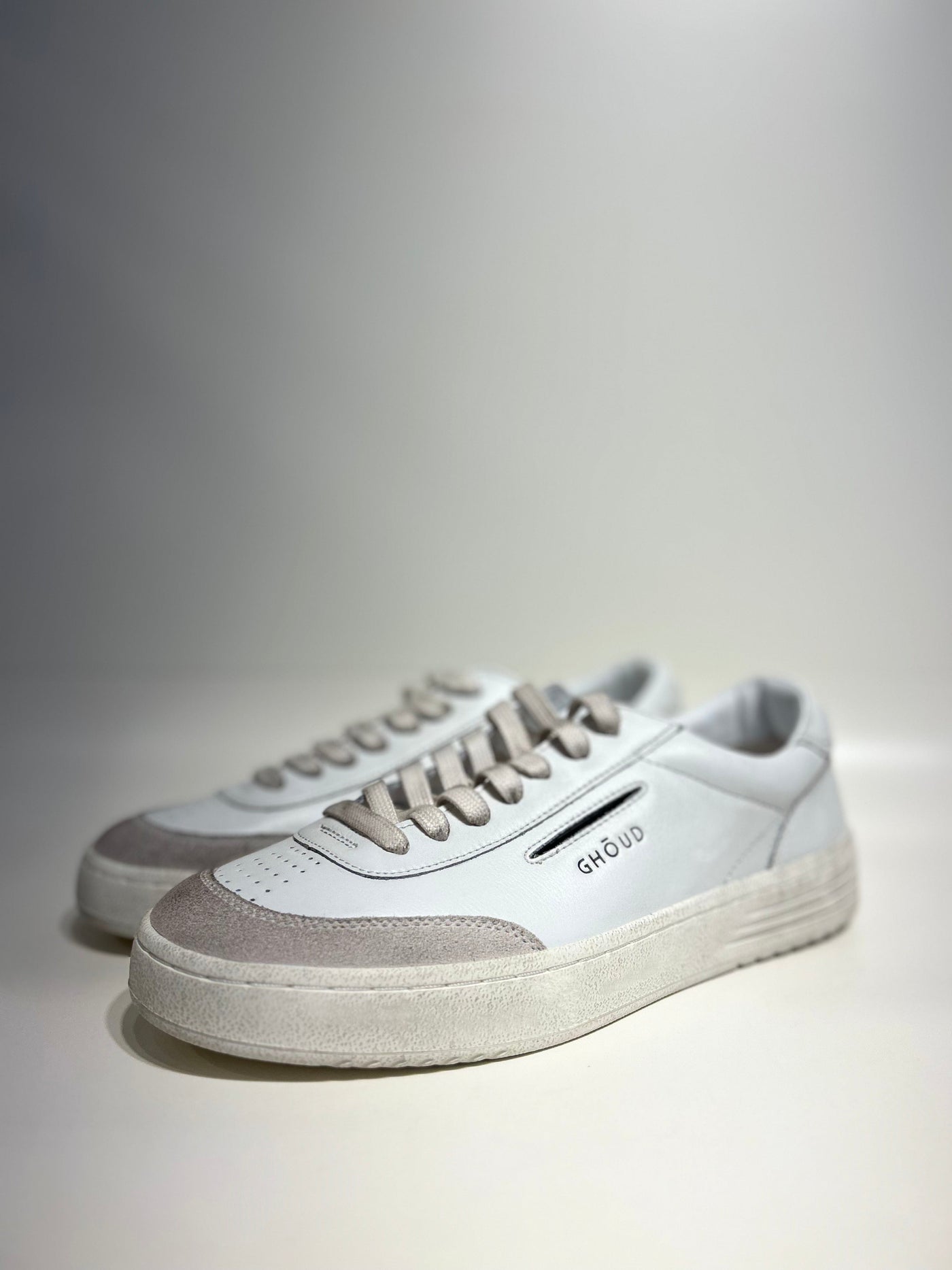 Ghoud Lido Brushed Low Man Leather Suede White