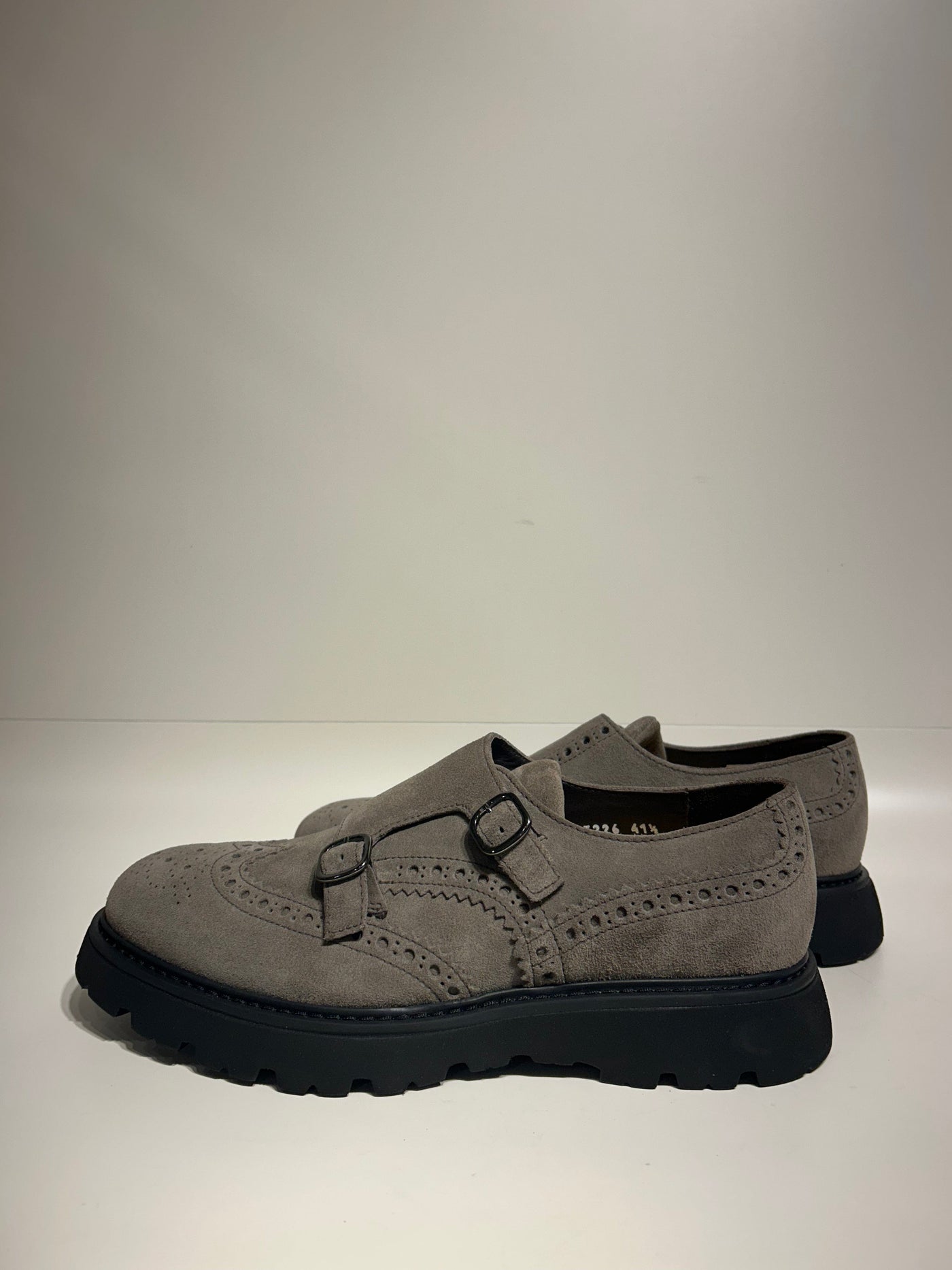 Doucal's Doppia Fibbia In Suede Grigia