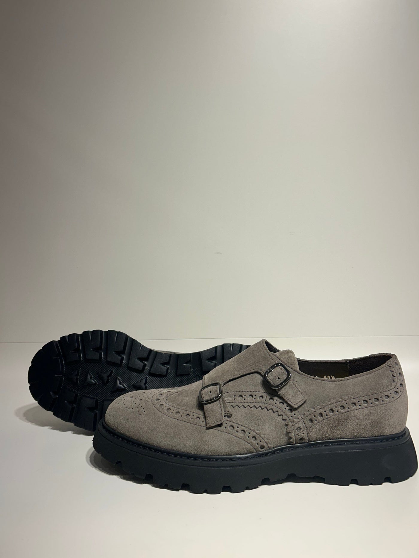 Doucal's Doppia Fibbia In Suede Grigia